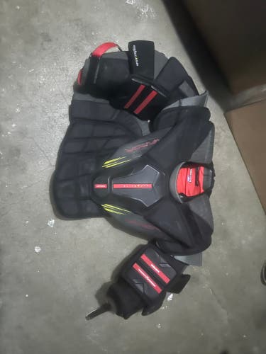 Small Bauer Vapor Hyperlite 2 Goalie Chest Protector (Used)