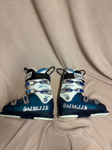 Mondo 25 & 25.5 Women's Dalbello All Mountain Sf100 Ski Boots (Used)