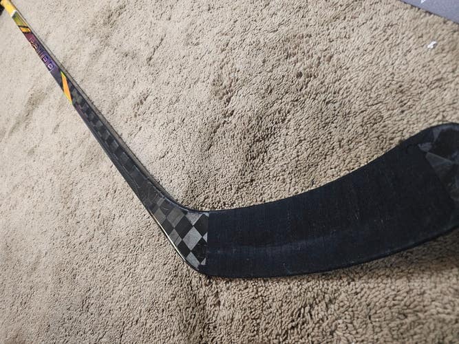 KEVIN HAYES 10-22-24 Pittsburgh Penguins NHL PHOTOMATCHED Game Used Hockey Stick