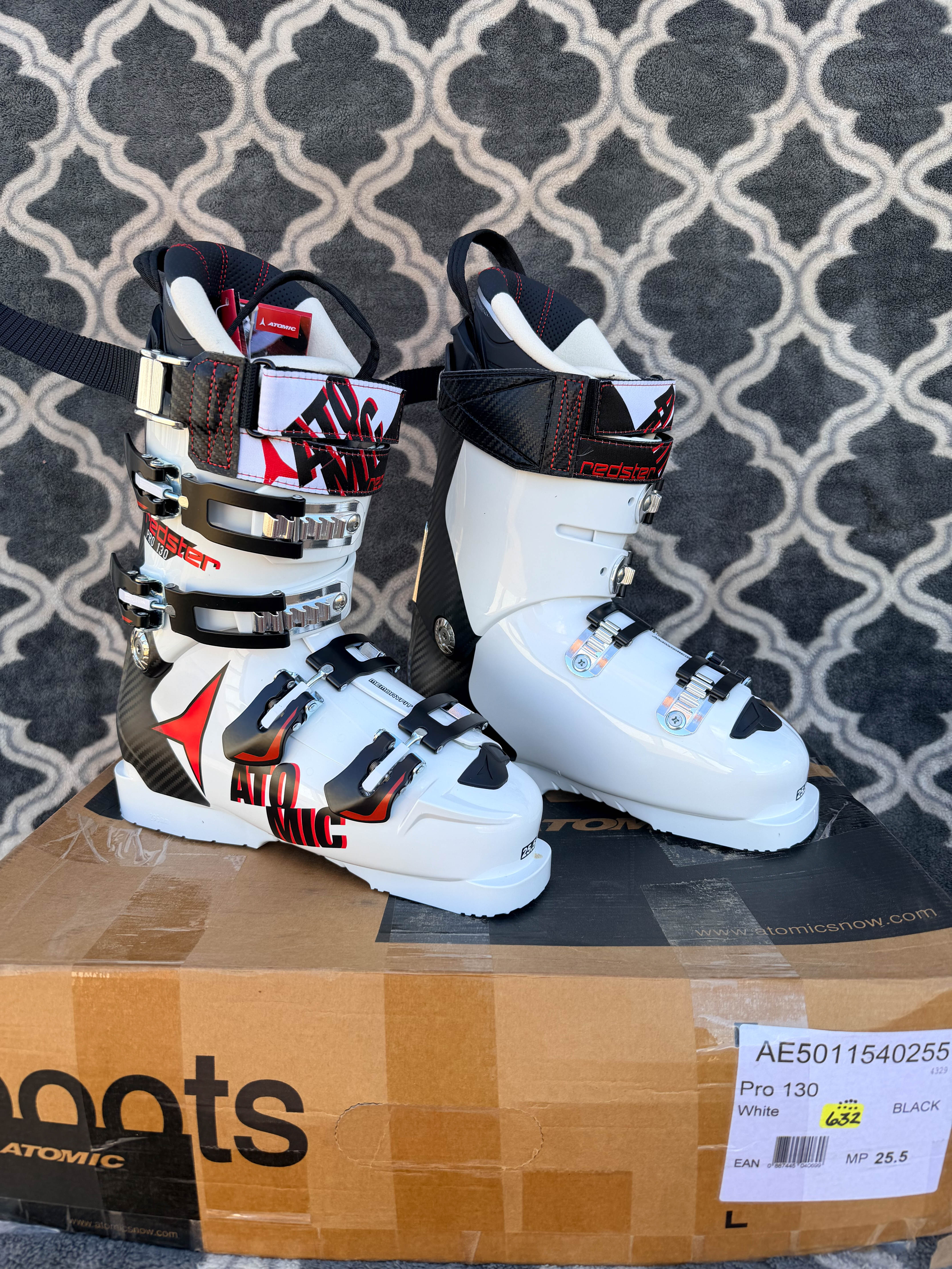 Brand New! Atomic Redster Pro 130 Ski Boots Size-25.5