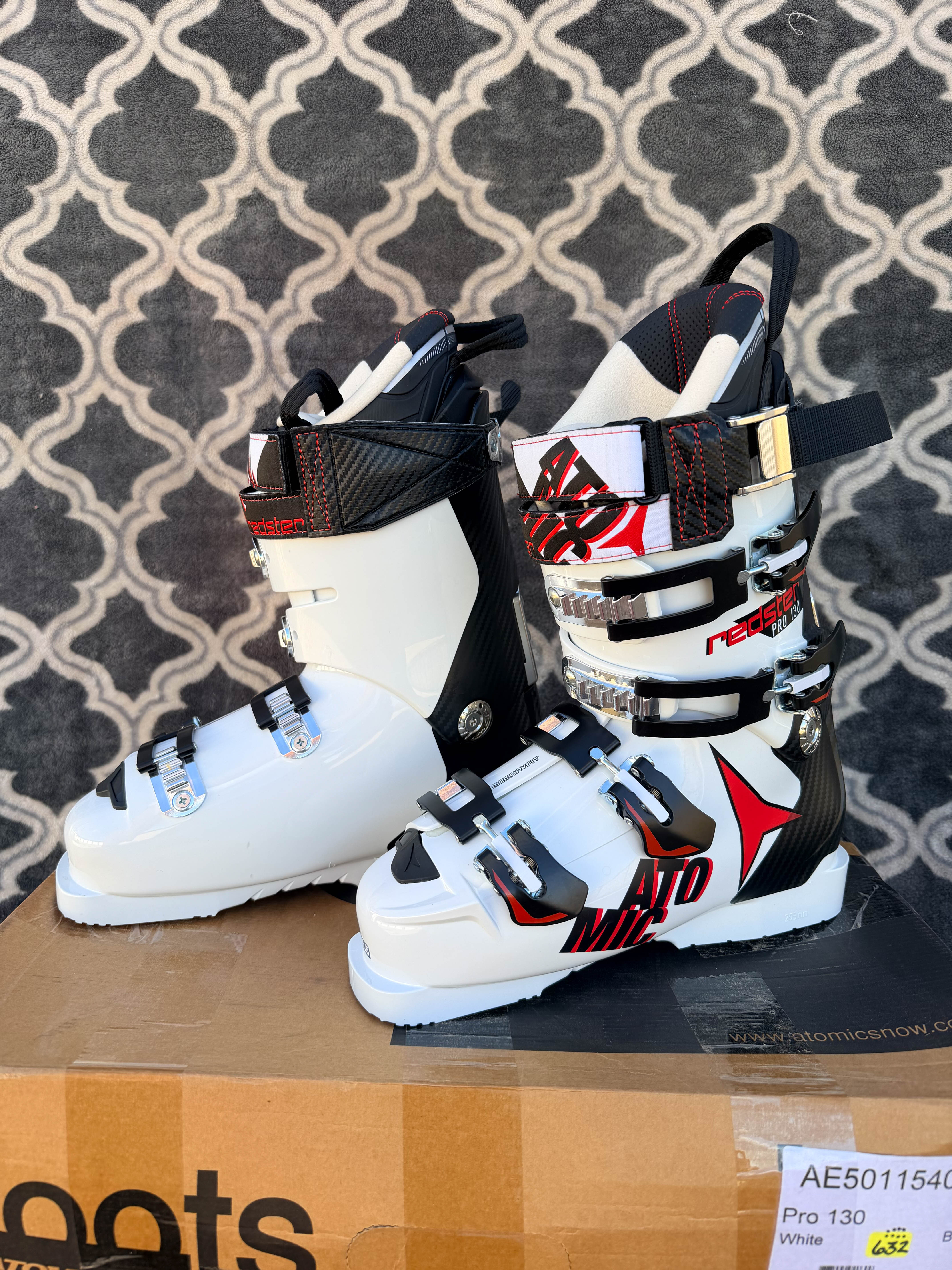 Brand New! Atomic Redster Pro 130 Ski Boots Size-25.5