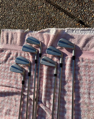 TaylorMade P-790 Iron Set