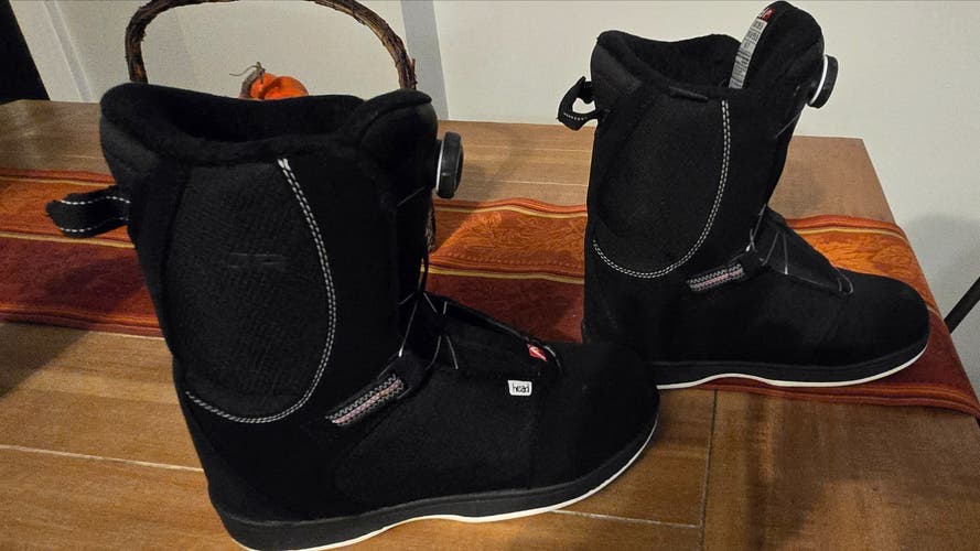Kid's 7Y (Big Kids / Youth) HEAD Snowboard Boots Soft Flex All Mountain (Used)