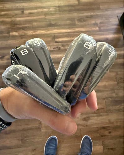 TaylorMade P770 Right Handed Iron Set Stiff Flex 7 Pieces