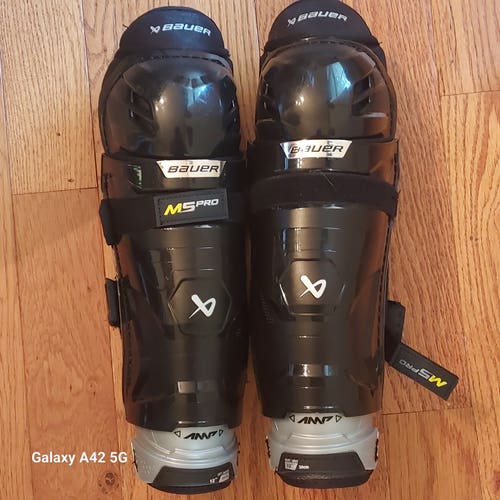 Junior Bauer M5 Pro 12" Shin Pads (New)