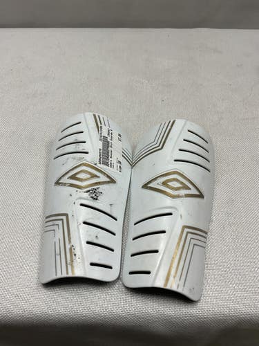 Used Umbro Soccer Shin Guards Adult White Senior 11490-S000266570