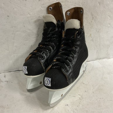 Used CCM T900 Junior Hockey Skate Junior 03 11855-S000193107