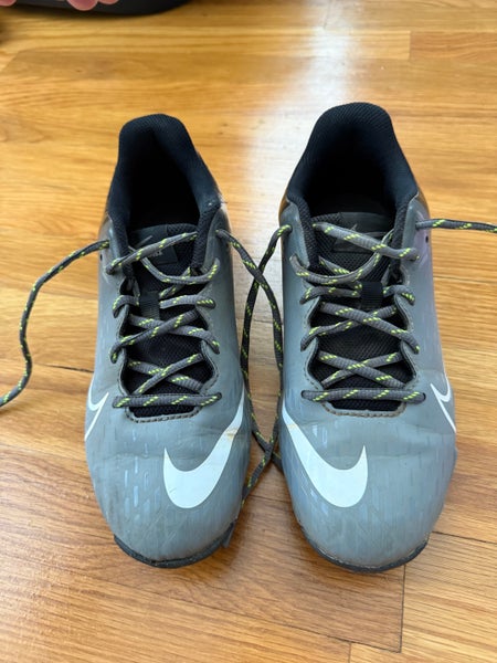Gray Kid's 5.5Y (Big Kids / Youth) Nike Low Top Molded Cleats (Used)
