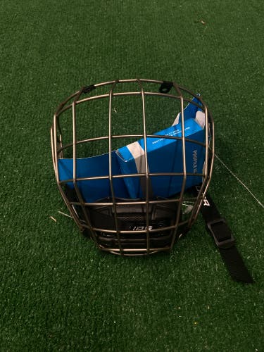 Small Senior Bauer Profile III Facemask Cages, Visors & Shields Full Cage (Used)
