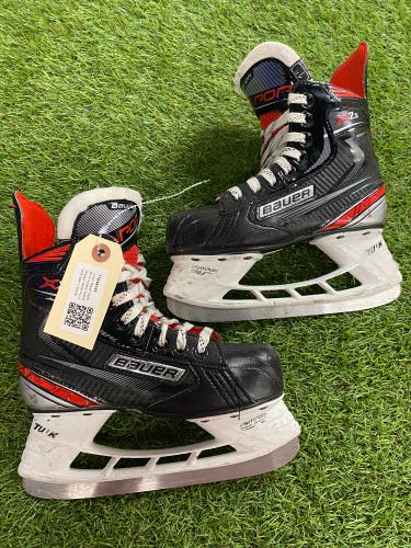 Junior Bauer Vapor X2.5 Hockey Skates Regular Width Pro Stock Size 1 (Used)