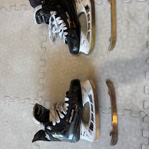 2024 Bauer Supreme M5 Pro Hockey Skates Regular Width Size 4.5 (Used)