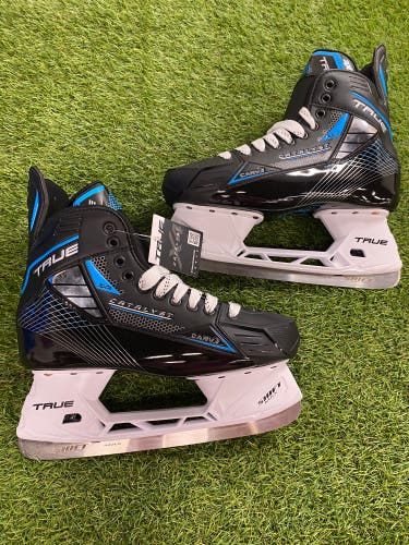 Senior True Catalyst 3X4 Hockey Skates Regular Width 9 (Used)