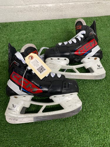 Junior CCM JetSpeed FT670 Hockey Skates Regular Width Size 1 (Used)