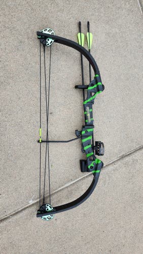 Barnett Tomcat 2 Youth Compound Bow - Like New