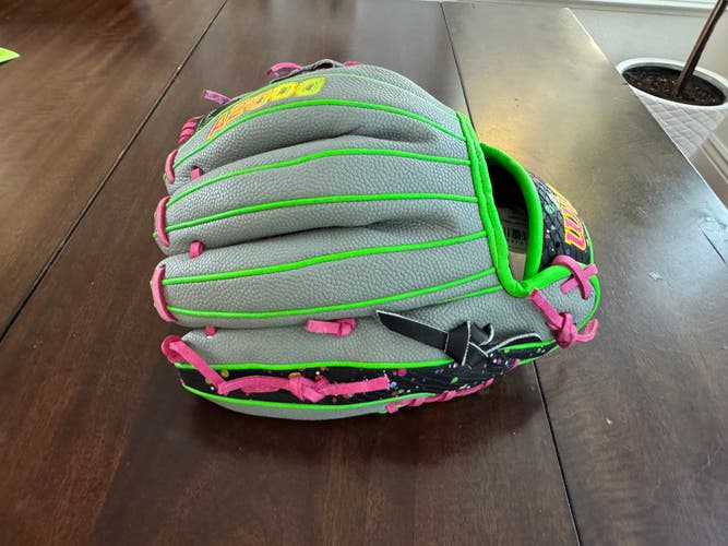 2025 Wilson 1786SS RH Infield A2000 Baseball Glove 11.5" (New)