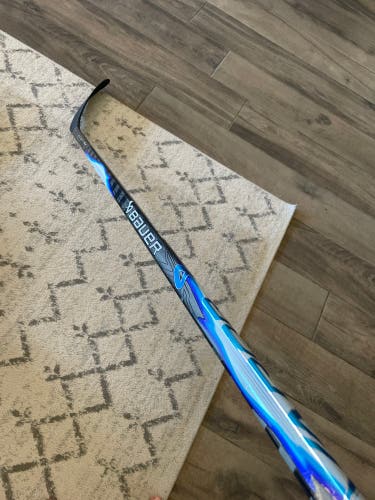 Intermediate Bauer Vapor FlyLite Left Hand Hockey Stick P28 (New)