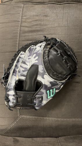 2025 Wilson A2000 RH Catcher's Baseball Glove 34" (New)