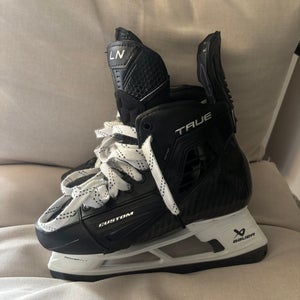 2025 True Pro Custom Hockey Skates Regular Width Pro Stock 9.5 (New)