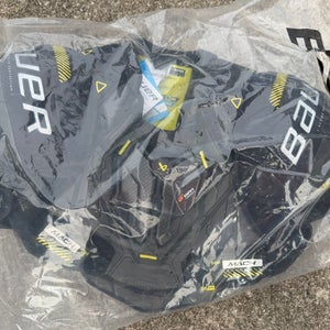 Medium Senior Bauer Supreme Mach Shoulder Pads (New)