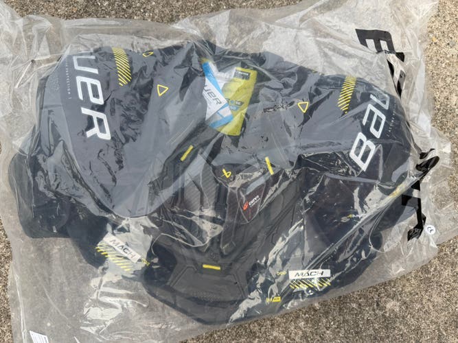 Medium Senior Bauer Supreme Mach Shoulder Pads (New)