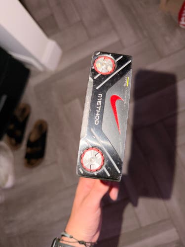 Nike Method Converge B1-01 Right Handed Putter (Used)