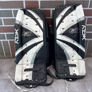 Black 23" Youth Reebok 5K Goalie Leg Pads (Used)