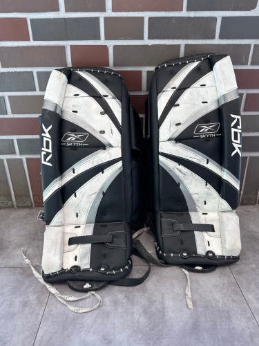Black 23" Youth Reebok 5K Goalie Leg Pads (Used)