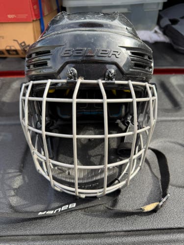 Small Bauer Re-Akt 200 Helmet (Used)
