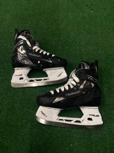 Intermediate True Catalyst Lite (SMU) Hockey Skates Regular Width 6.5 (New)