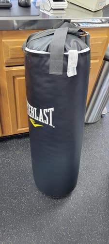 Used Everlast 80LB Boxing Heavy Bag Black 80 lb 11497-S000153165