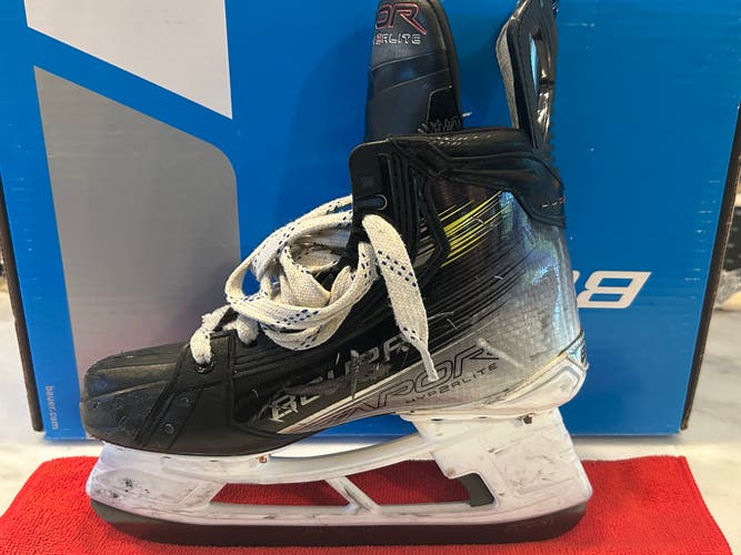 Bauer Vapor Hyperlite 2 Hockey Skates 6 (Used)
