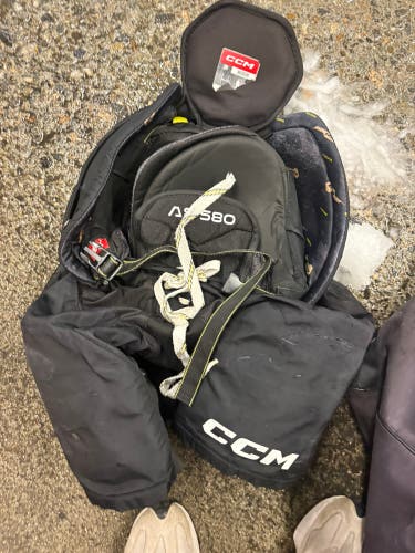 Men's Senior Medium CCM Hockey Pants (Used)