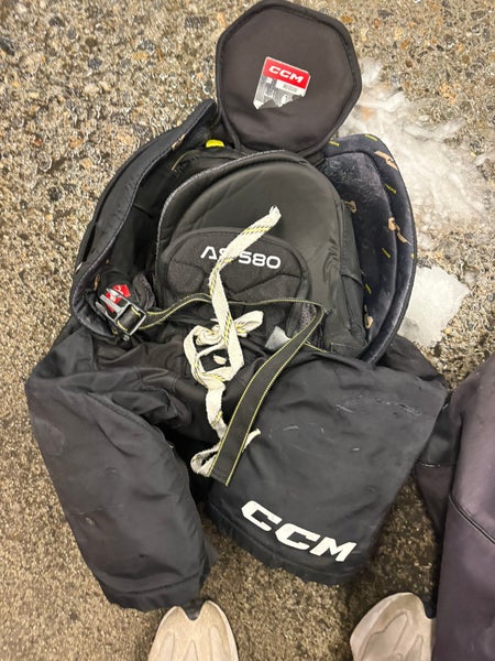 Men's Senior Medium CCM Hockey Pants (Used)
