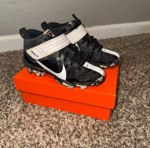 Nike Trout youth baseball cleats size 2.5