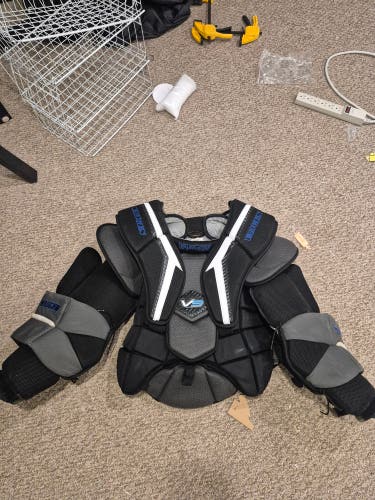 Large Vaughn Velocity V9 Goalie Chest Protector (Used)
