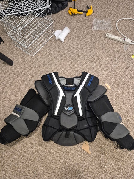 Large Vaughn Velocity V9 Goalie Chest Protector (Used)