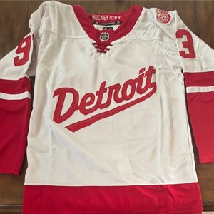 Detroit Red Wings  Alex Debrincat # 93 Hockey Jersey Adult Medium (50) NWT