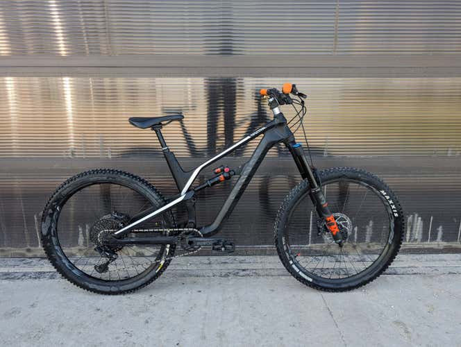 Men's 2022 Mountain Bike (Used)
