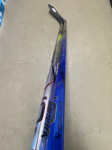 Intermediate Bauer Vapor Hyperlite 2 Left Hand Hockey Stick P92 (New) - 2 Pack