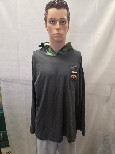NWT Iowa Hawkeyes Hooded Long Sleeve Shirt Nike XL NCAA
