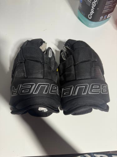 Bauer Supreme Ultrasonic Gloves 14" (Used)