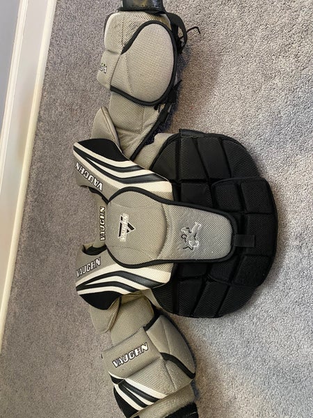 Medium Vaughn Ventus SLR Goalie Chest Protector (Used)