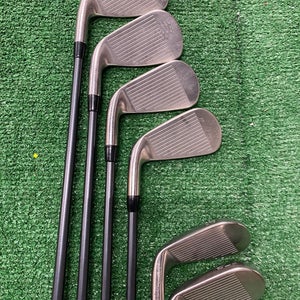 Titleist T300 Iron Set Right Handed (Used)