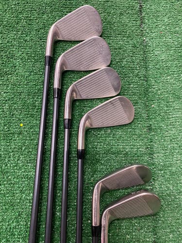 Titleist T300 Iron Set Right Handed (Used)