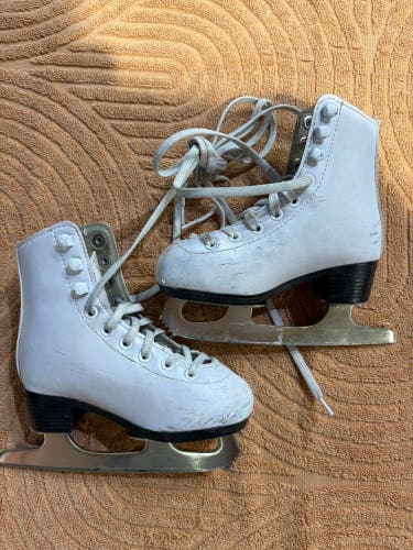 White American Figure Skates Junior 8 (Used)