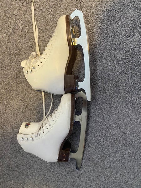 Riedell Figure Skates A Junior 2.5 (Used)