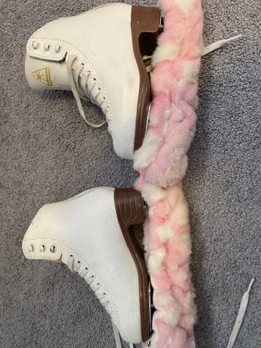 Jackson Excel Figure Skates Junior Size 1 (Used)