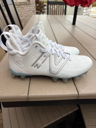 White Women's Size M 8.5 (W 9.5) Adult New Balance Mid Top Molded Cleats (Used)