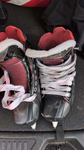 Bauer Vapor Hockey Skates Regular Width Size 6 (Used)