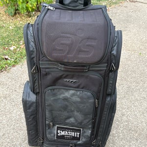 Smash it sports guerrilla v4 roller Bat/ equipment Bag (Used)